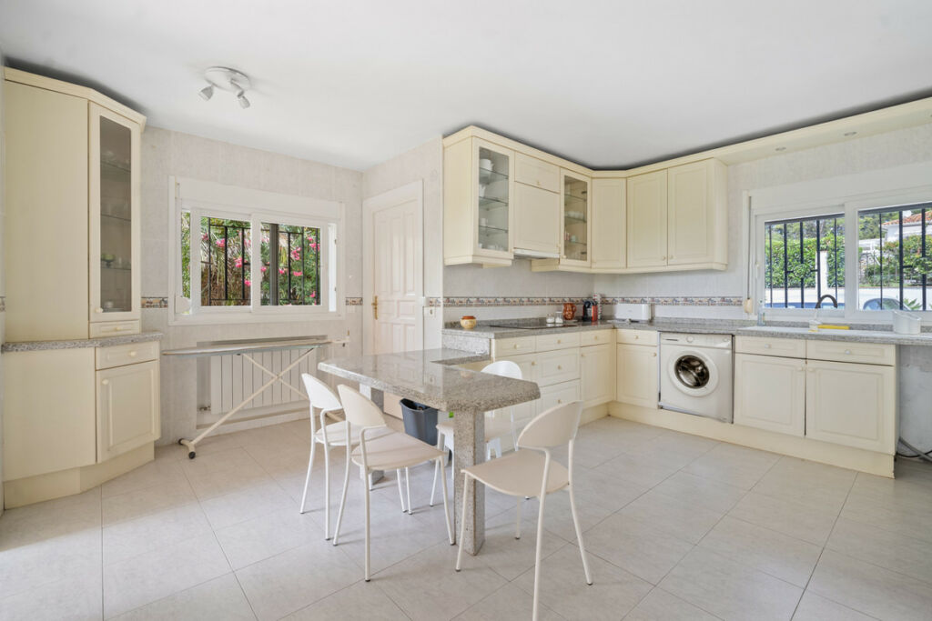 Detached Villa Guadalmina Alta Málaga - image 14