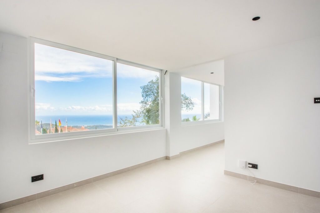 Middle Floor Apartment La Mairena Málaga - image 11