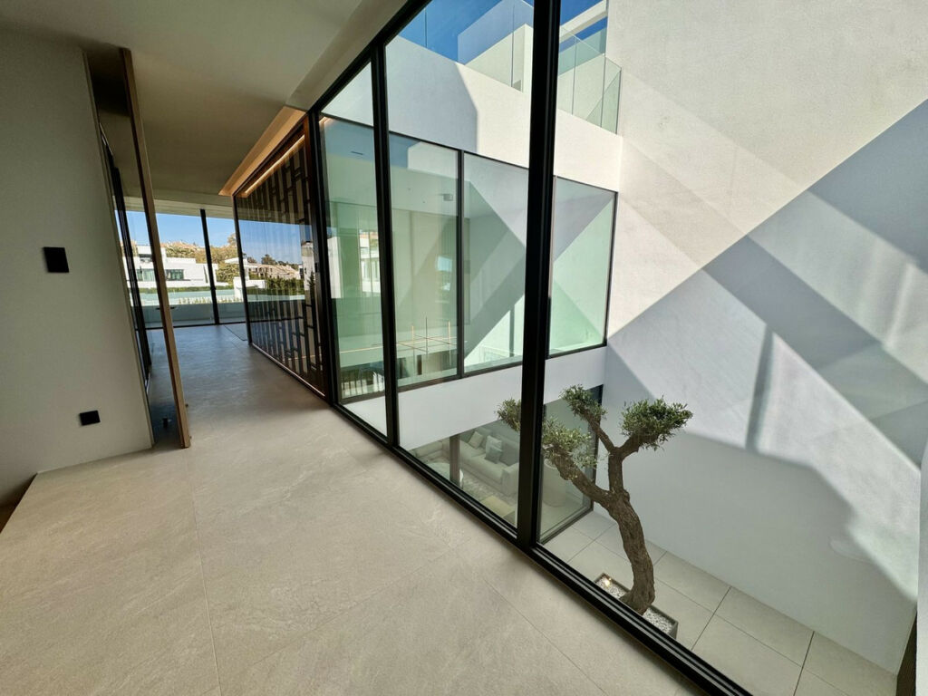 Semi-Detached House The Golden Mile Málaga - image 11