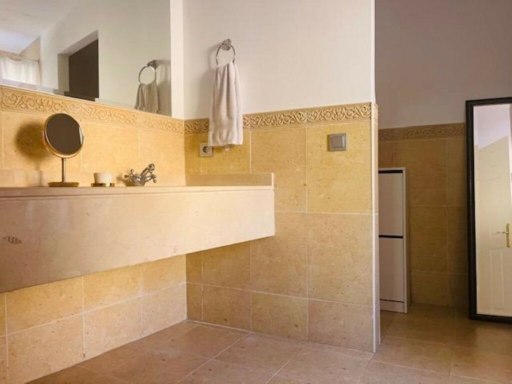 Middle Floor Apartment Estepona Málaga - image 12