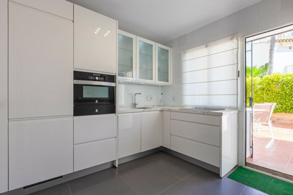 Semi-Detached House Costabella Málaga - image 12