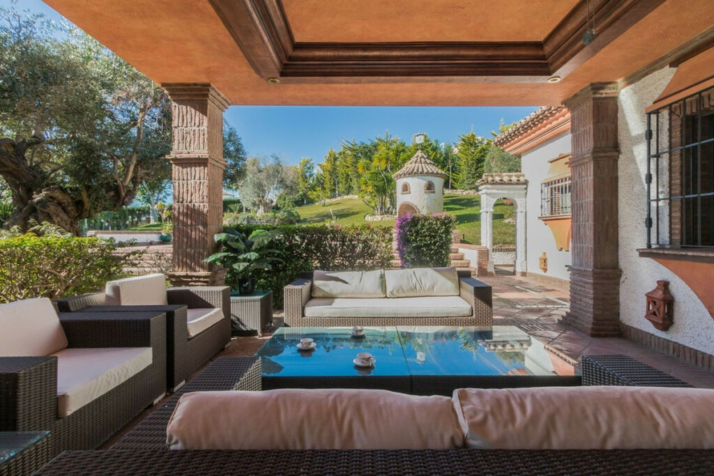 Detached Villa Costabella Málaga - image 12
