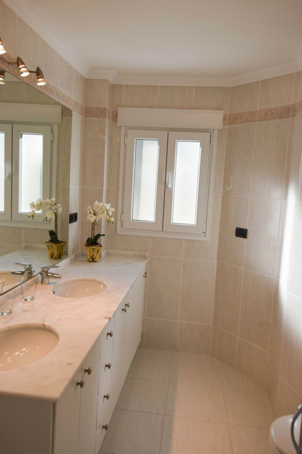 Middle Floor Apartment La Fustera Alicante - image 12