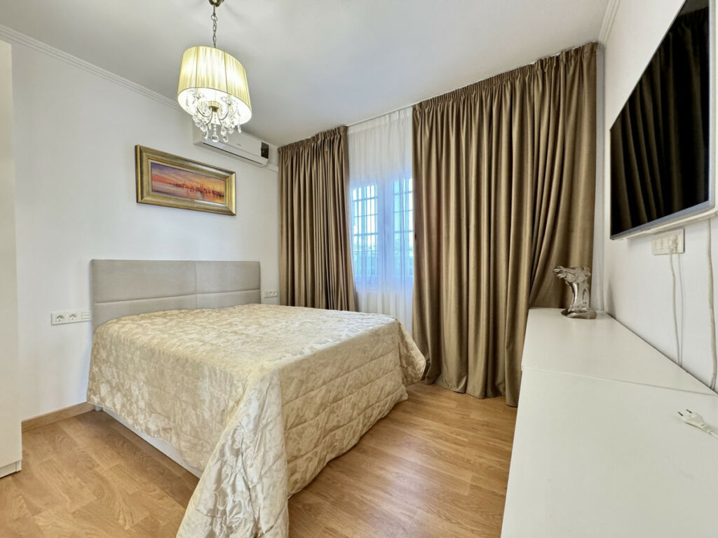 Detached Villa The Golden Mile Málaga - image 12