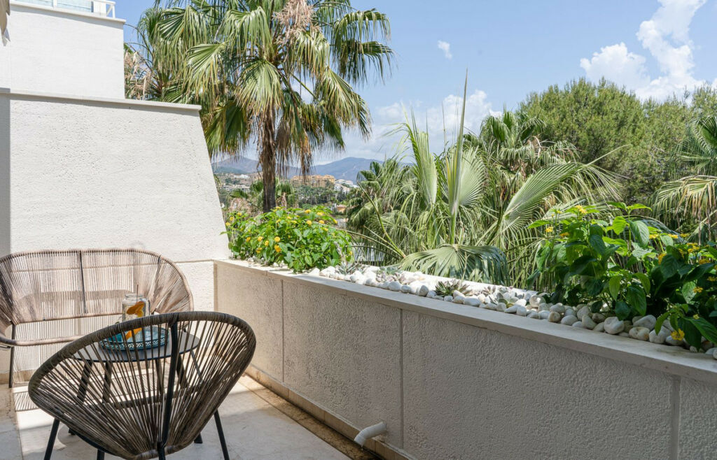 Middle Floor Apartment New Golden Mile Málaga - image 12