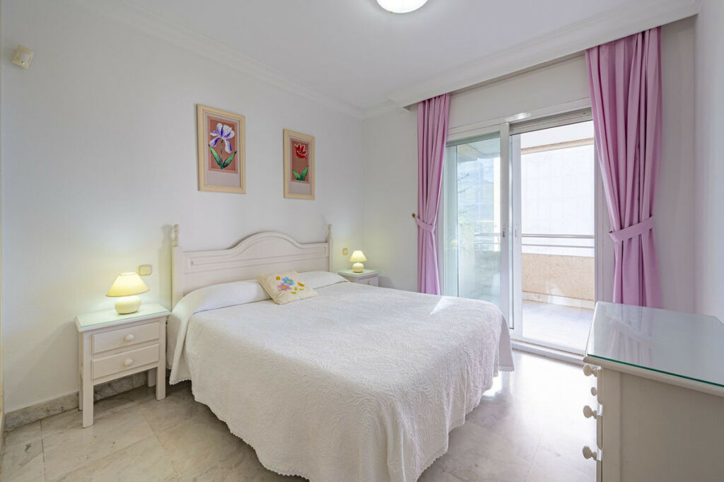 Middle Floor Apartment Puerto Banús Málaga - image 13