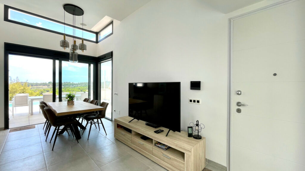 Detached Villa San Miguel de Salinas Alicante - image 13
