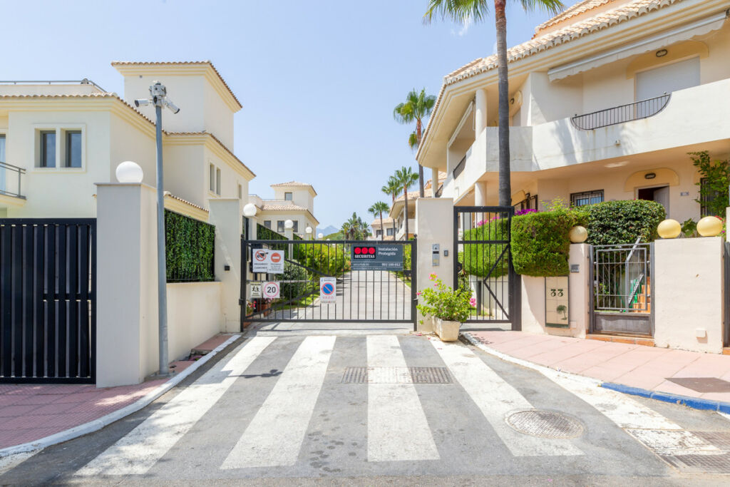 Townhouse El Rosario Málaga - image 13