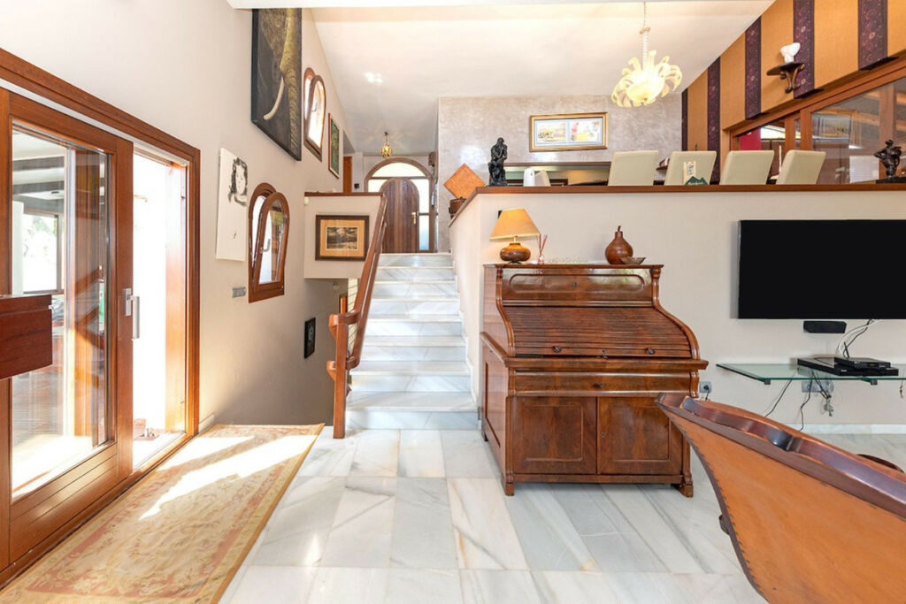 Detached Villa Nueva Andalucía Málaga - image 16