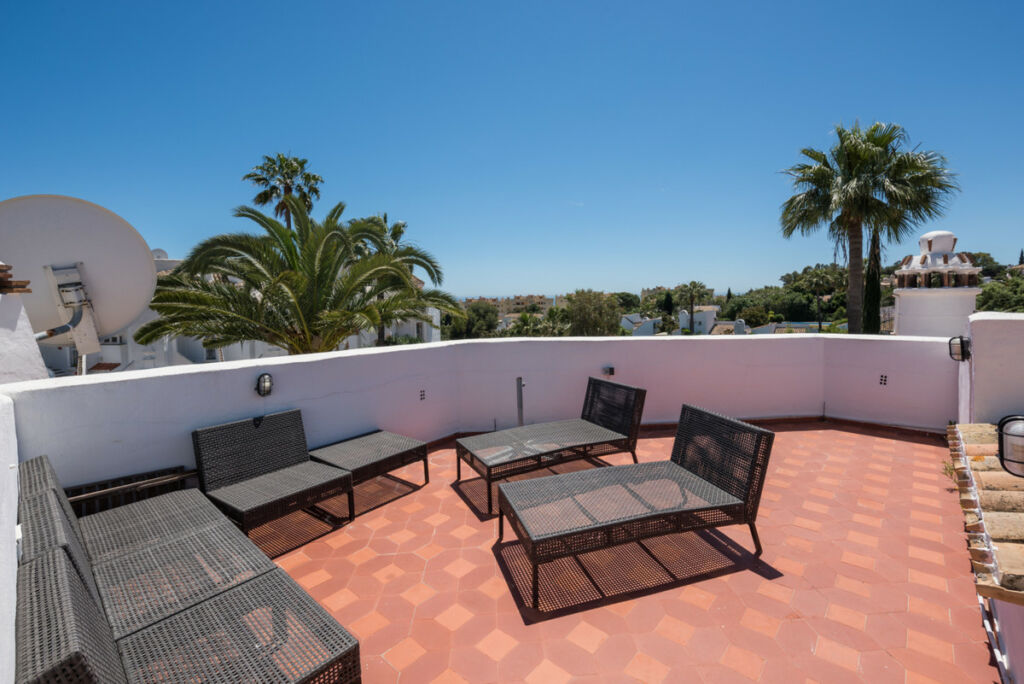 Middle Floor Apartment Calahonda Málaga - image 13