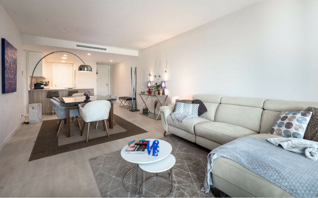 Middle Floor Apartment Selwo Málaga - image 5