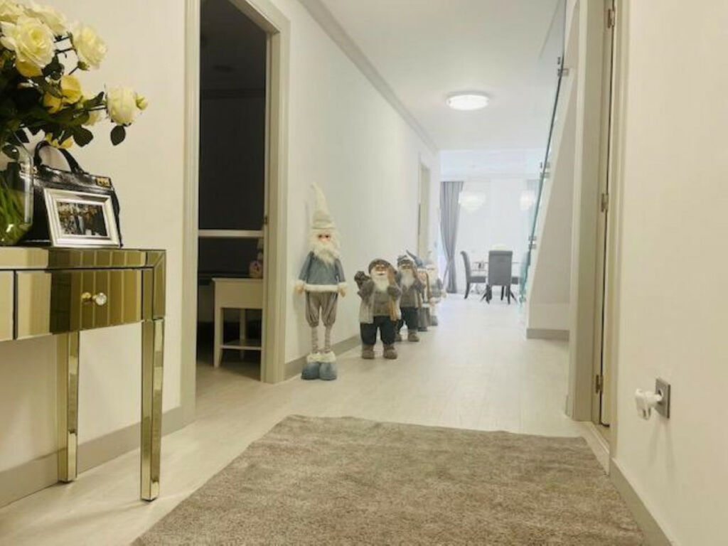 Middle Floor Apartment Estepona Málaga - image 5