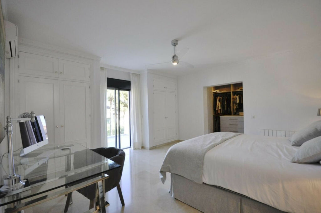 Detached Villa Nueva Andalucía Málaga - image 13