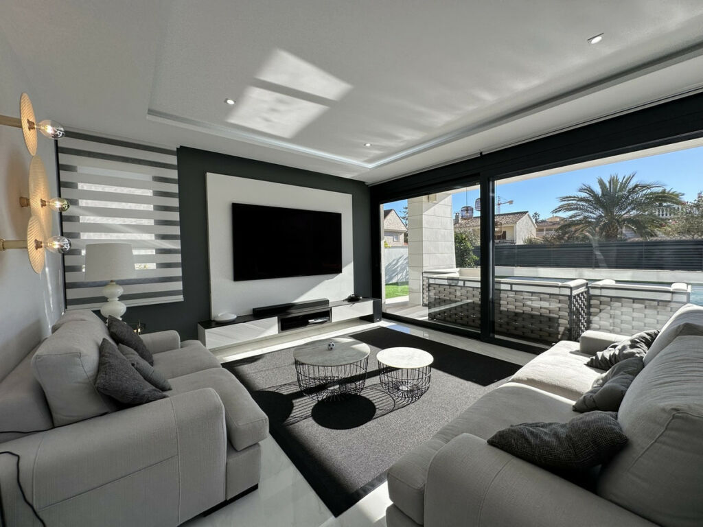 Detached Villa La Zenia Alicante - image 13