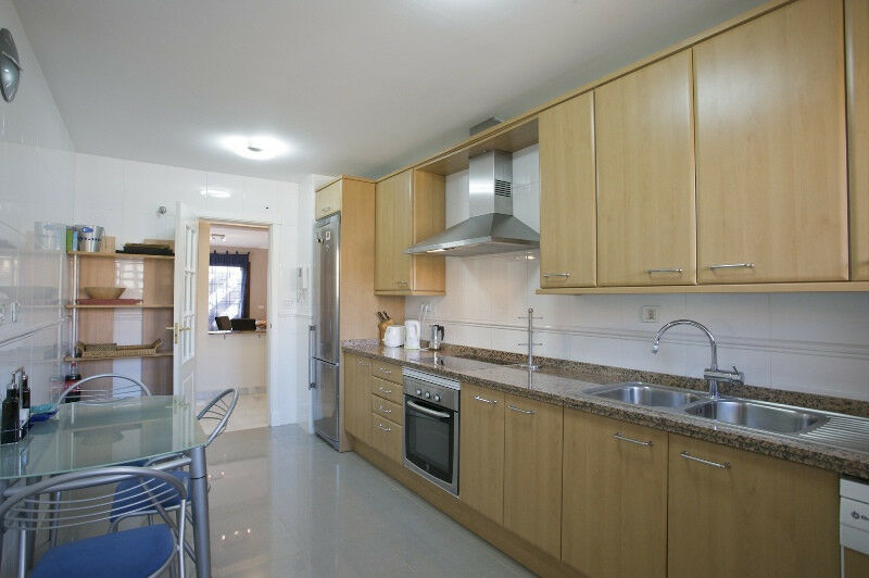 Middle Floor Apartment Estepona Málaga - image 13