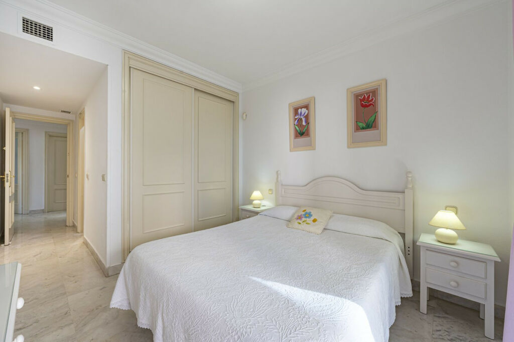 Middle Floor Apartment Puerto Banús Málaga - image 14