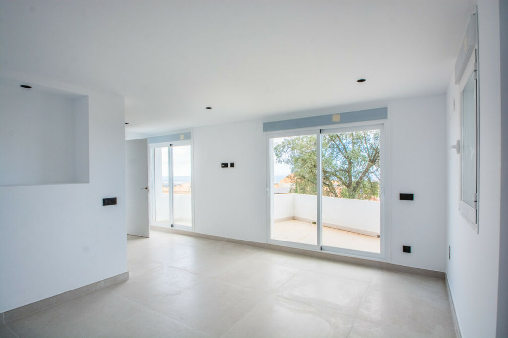 Middle Floor Apartment La Mairena Málaga - image 13