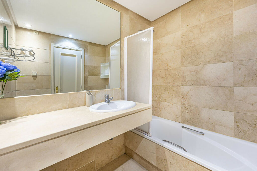 Middle Floor Apartment Puerto Banús Málaga - image 15