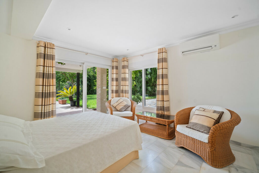 Detached Villa Guadalmina Alta Málaga - image 17
