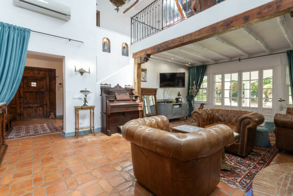 Detached Villa Guadalmina Baja Málaga - image 14