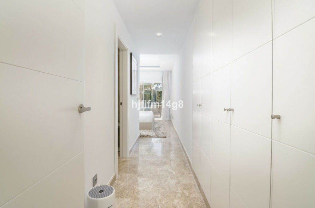Middle Floor Apartment Nueva Andalucía Málaga - image 14