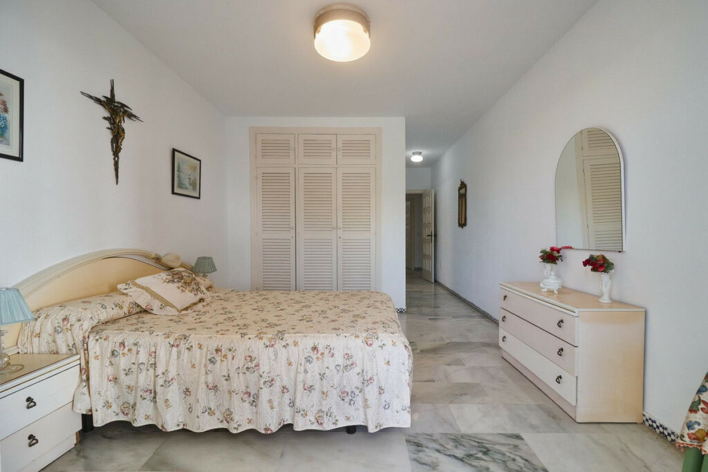Middle Floor Apartment Fuengirola Málaga - image 15