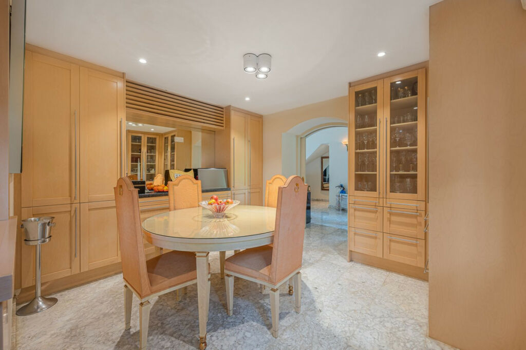 Detached Villa Nagüeles Málaga - image 15