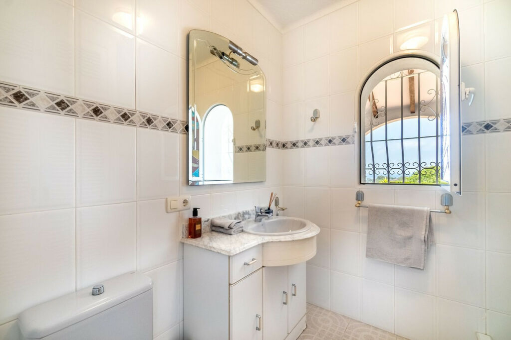 Detached Villa Elviria Málaga - image 15
