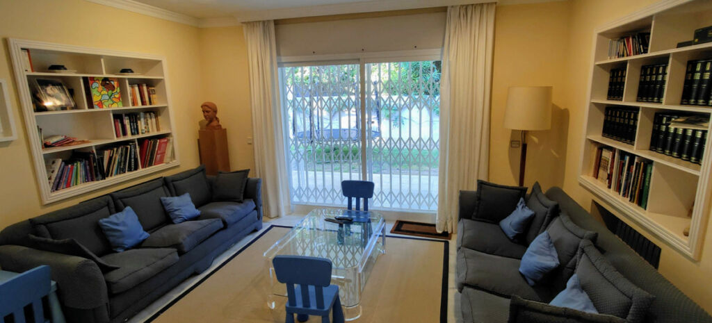 Detached Villa Guadalmina Baja Málaga - image 15