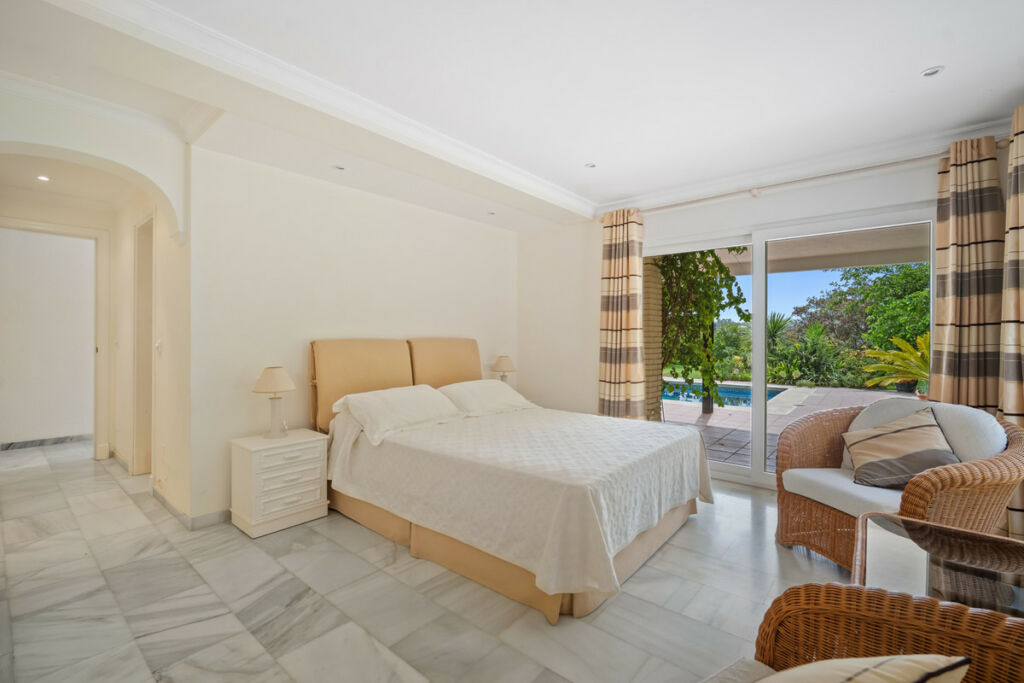 Detached Villa Guadalmina Alta Málaga - image 18