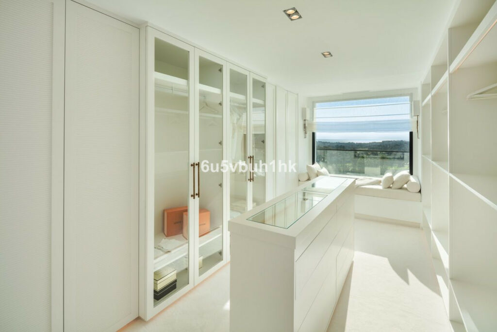 Detached Villa Nueva Andalucía Málaga - image 16