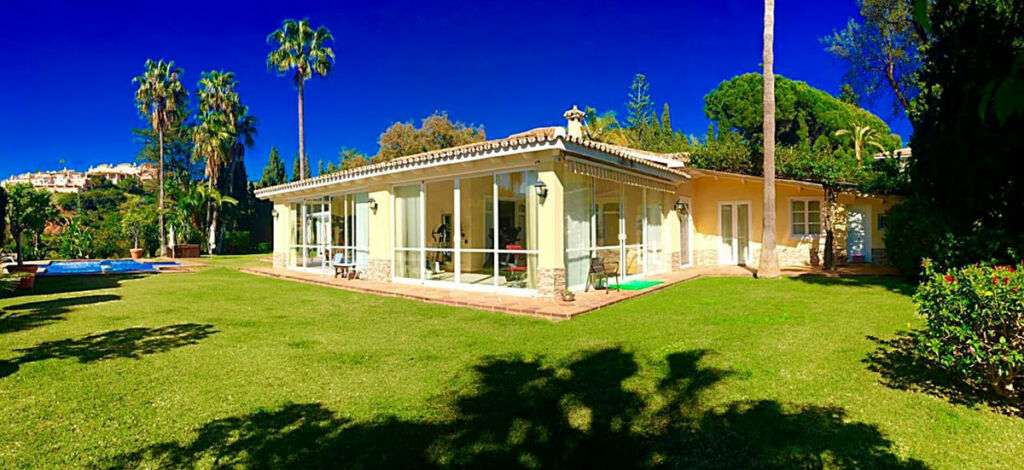 Detached Villa Elviria Málaga - image 11