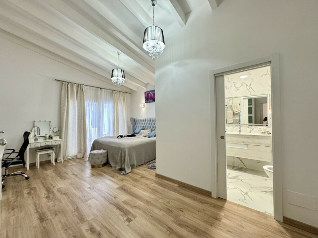 Detached Villa The Golden Mile Málaga - image 16