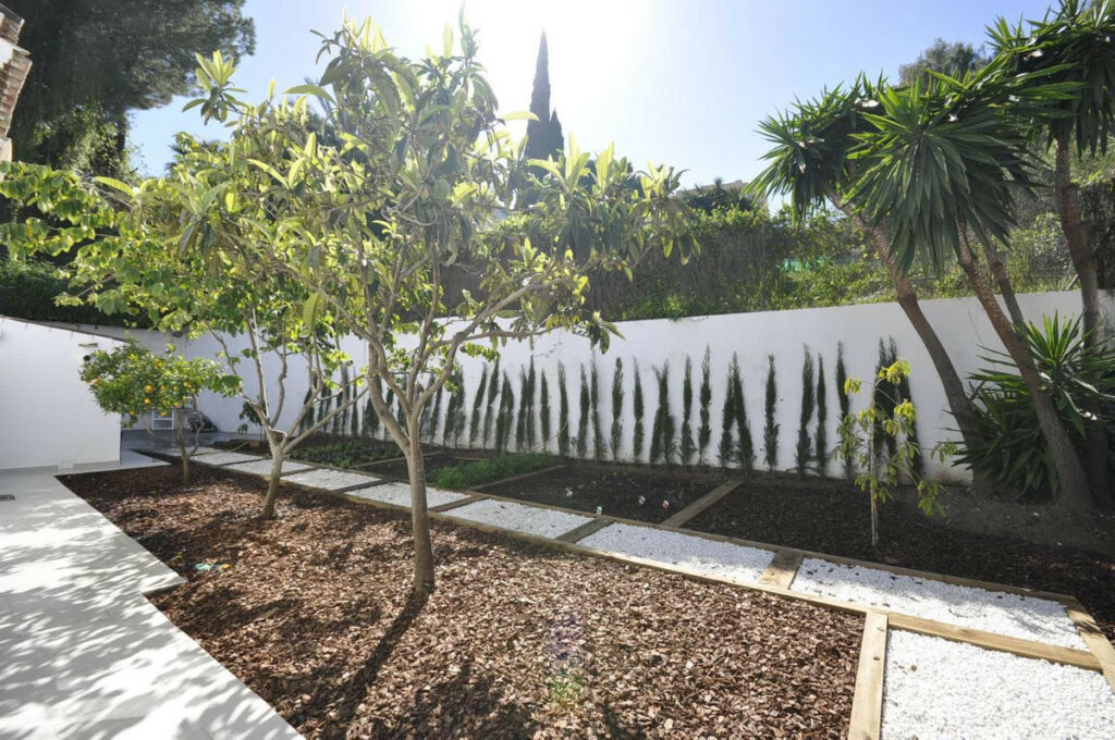 Detached Villa Nueva Andalucía Málaga - image 16