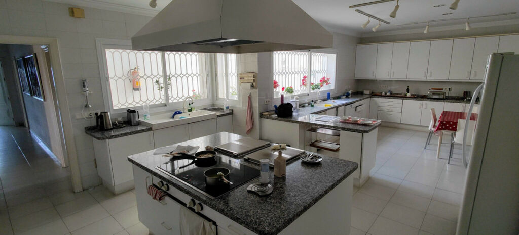 Detached Villa Guadalmina Baja Málaga - image 16