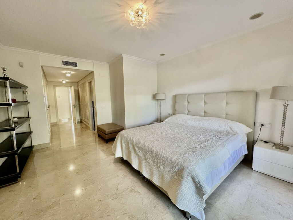 Ground Floor Apartment The Golden Mile Málaga - image 17