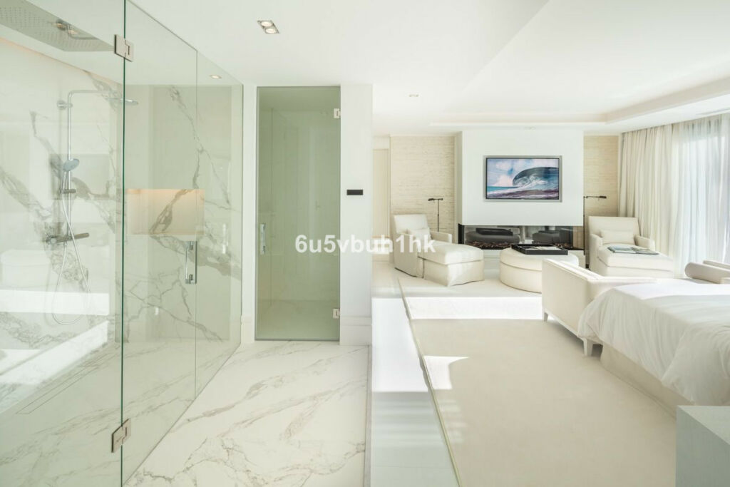 Detached Villa Nueva Andalucía Málaga - image 17