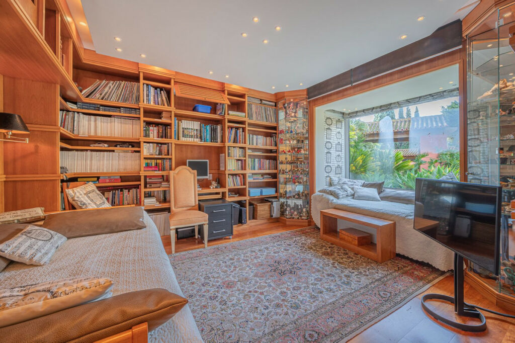 Detached Villa Nagüeles Málaga - image 17