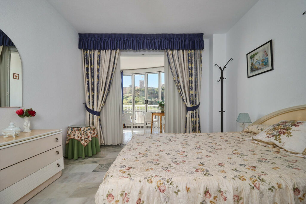 Middle Floor Apartment Fuengirola Málaga - image 17