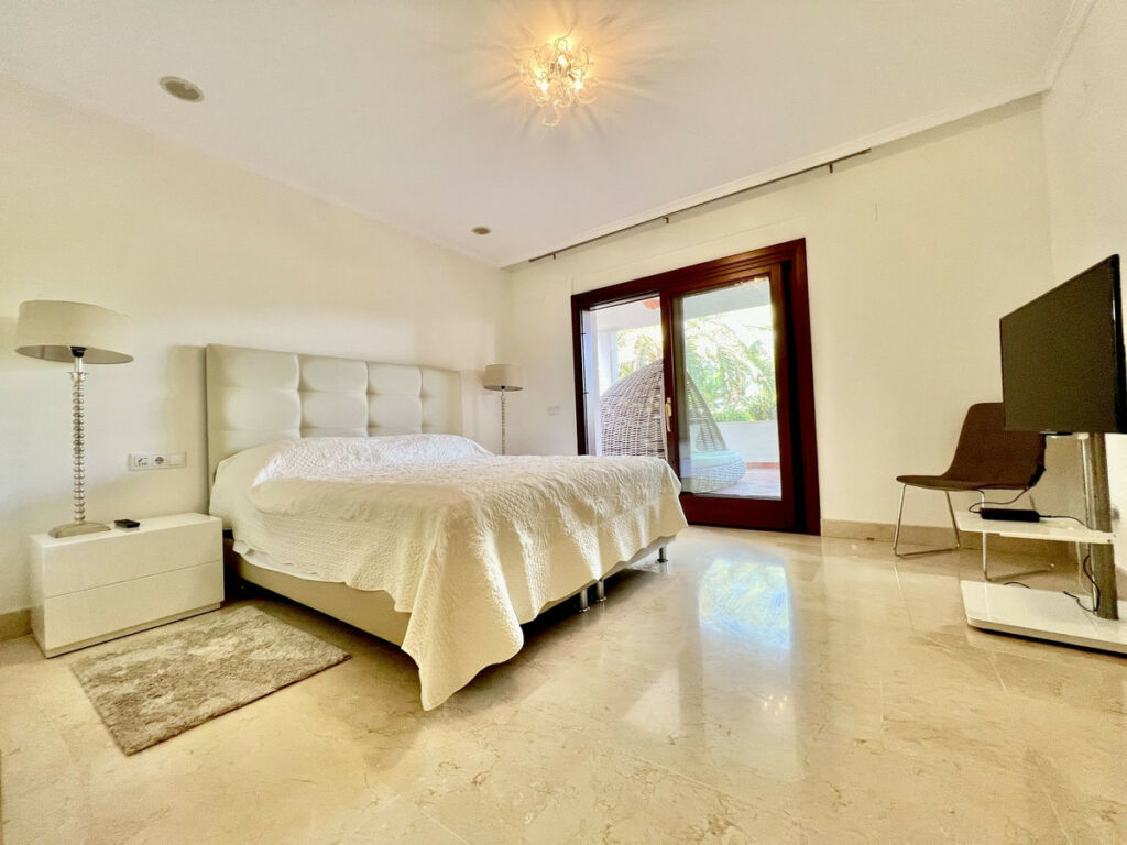 Ground Floor Apartment The Golden Mile Málaga - image 18