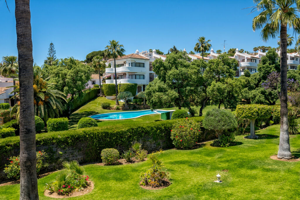 Middle Floor Apartment Calahonda Málaga - image 18