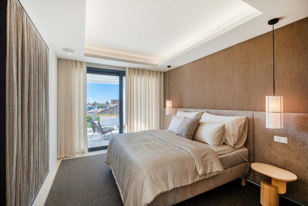 Detached Villa Estepona Málaga - image 18