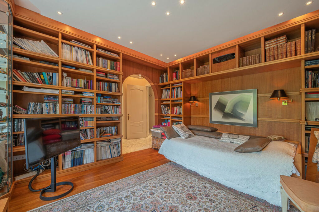 Detached Villa Nagüeles Málaga - image 18