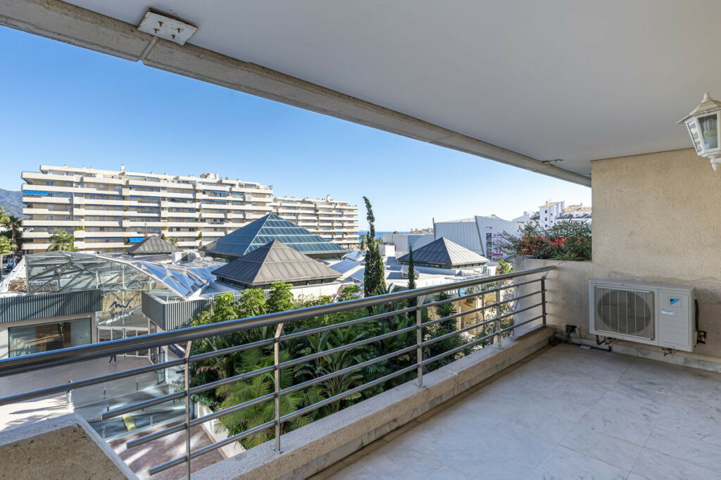Middle Floor Apartment Puerto Banús Málaga - image 20