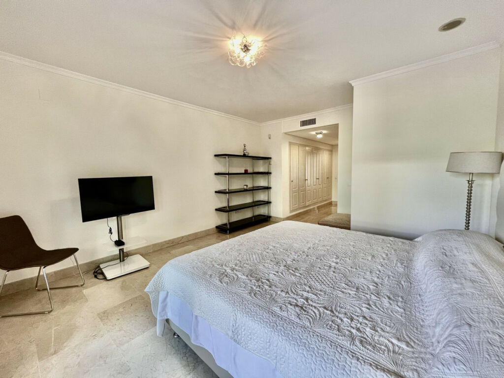 Ground Floor Apartment The Golden Mile Málaga - image 19