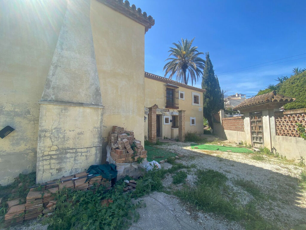 Detached Villa Nueva Andalucía Málaga - image 19