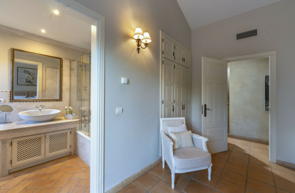 Detached Villa Sotogrande Alto Cádiz - image 19