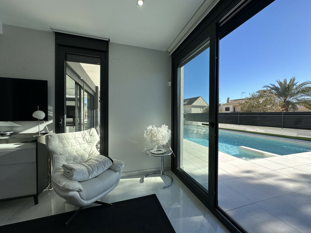 Detached Villa La Zenia Alicante - image 19