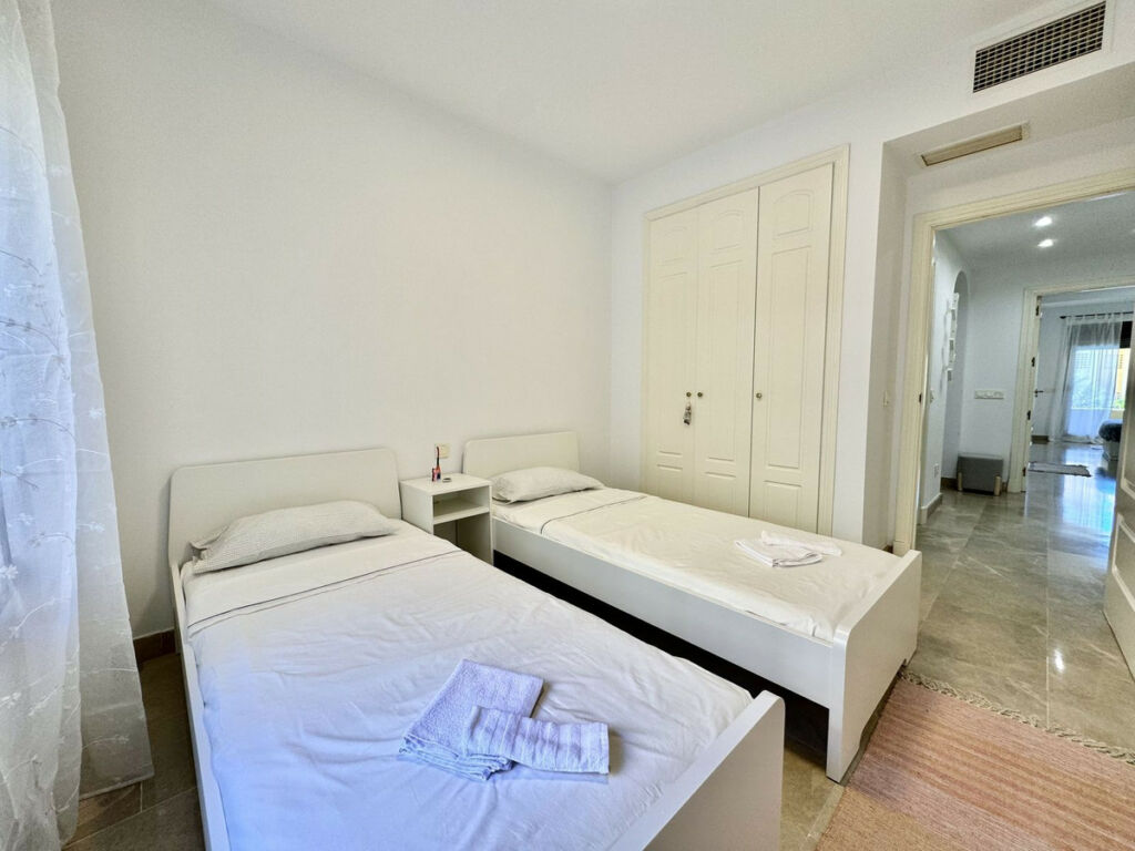 Ground Floor Apartment La Duquesa Málaga - image 19