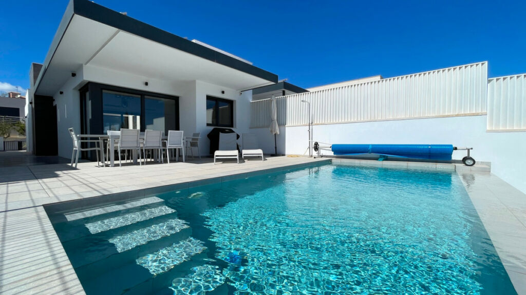 Detached Villa San Miguel de Salinas Alicante - image 2